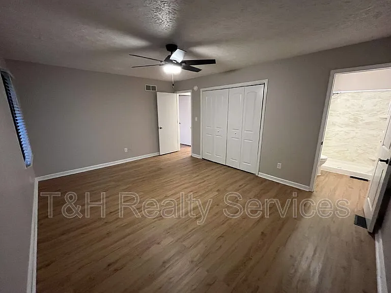 233 Boulder Ct — Photo 18
