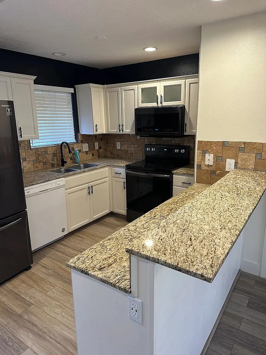 2 bed, 1085 sqft, $1,600 — Photo 2