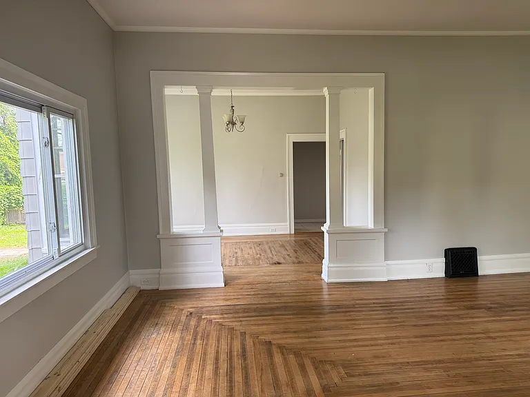415 E State St — Photo 5
