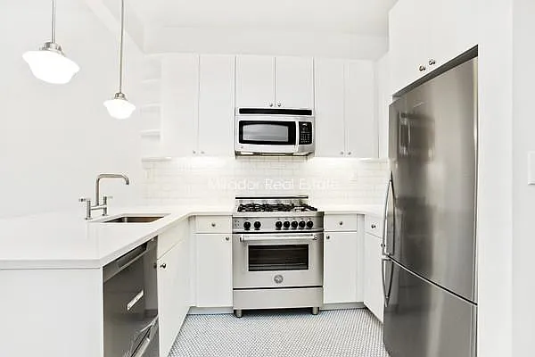 Rented by Mirador Real Estate | media 50