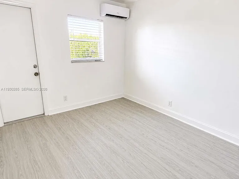 Unit Photo
