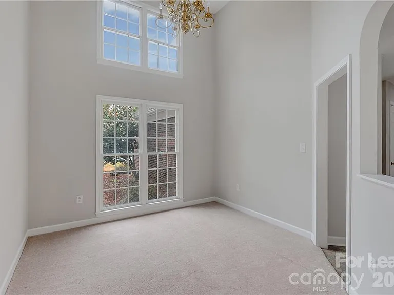 136 Trollingwood Ln — Photo 10