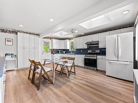 5th image of 1855 Gerald Avenue