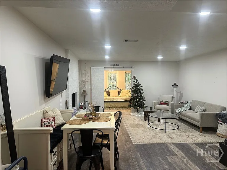 121 Sleepy Creek Dr — Photo 4