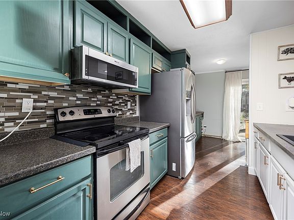 4th image of 455 Woodridge Cir