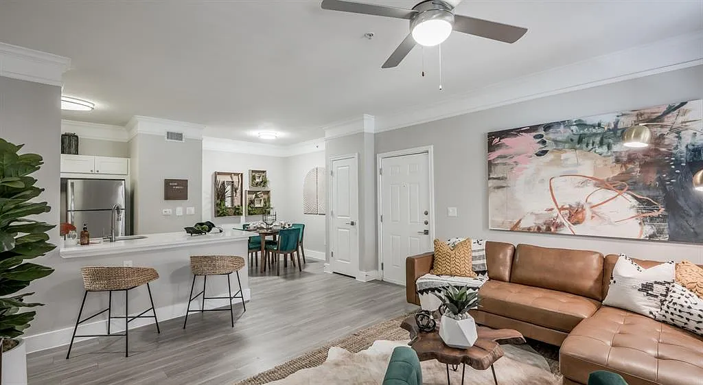 2 bed, 2.0 bath, 1149 sqft, $2,039 — Photo 1
