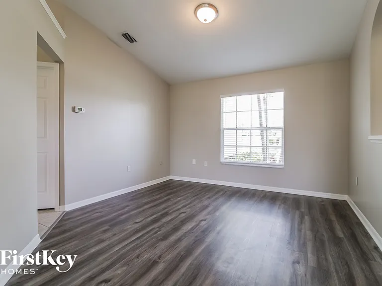 612 SE 17th Ter — Photo 12