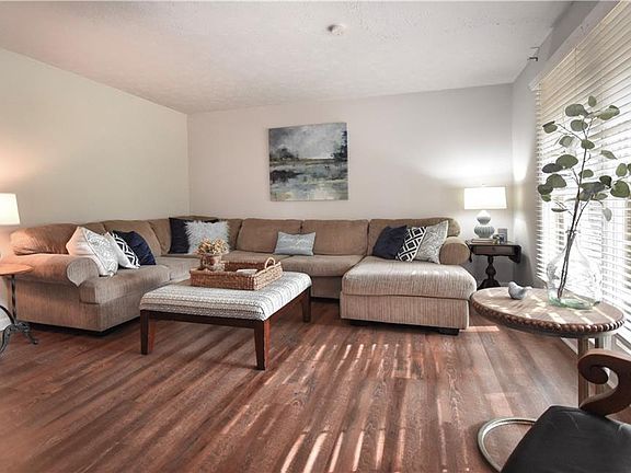3rd image of 3517 Greenway Dr SW