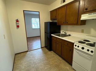 300 31st St NE APT N, Cedar Rapids, IA 52402