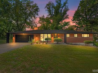 4 Harneywold Dr, Saint Louis, MO 63136