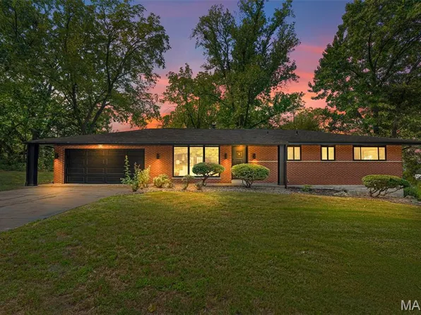 4 Harneywold Dr, Saint Louis, MO 63136