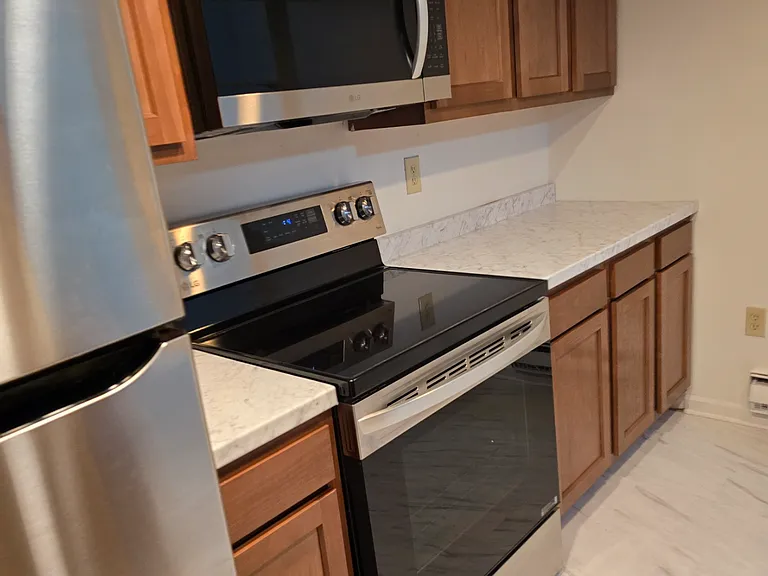 Colony Park Apartments — Photo 11