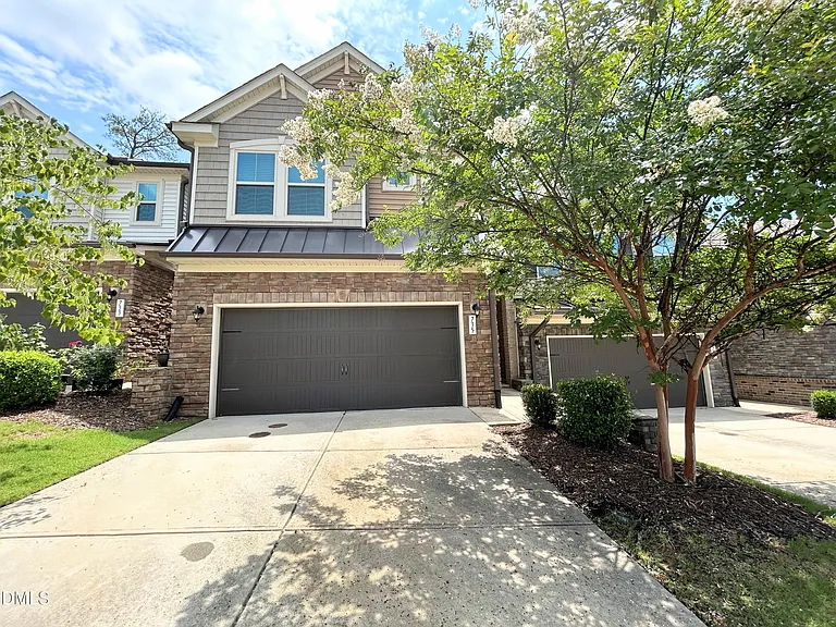735 Lampwick Ln — Photo 2