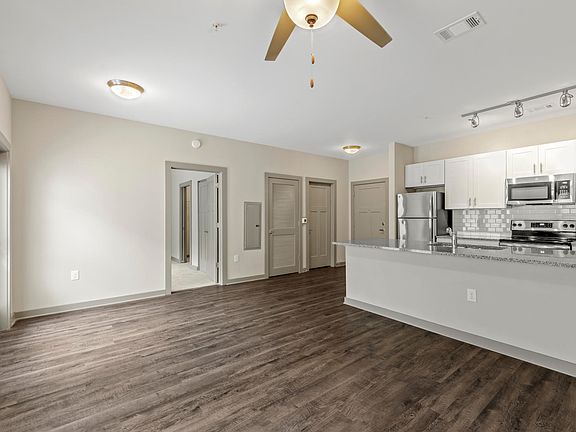 4th image of 782 Riverfront Pkwy #4D