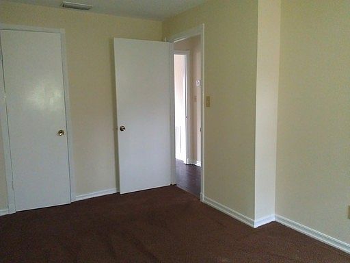 3rd image of 123 Cambridge Dr