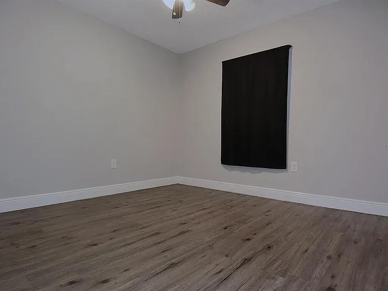 5845 Elm St — Photo 10