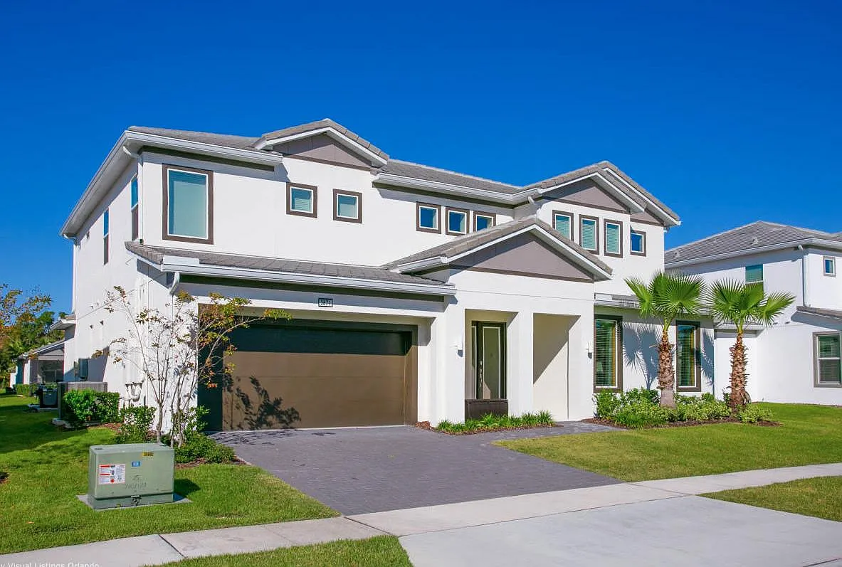 7 bed, 6.5 bath, 4422 sqft, $4,800 — Photo 1