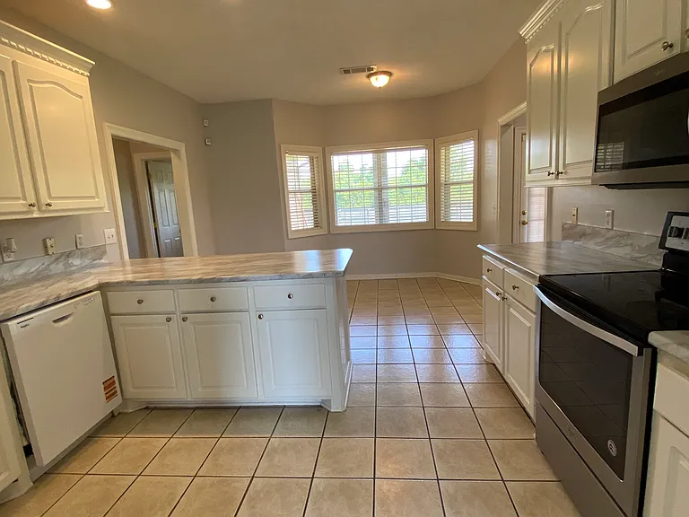 145 Linda Dr — Photo 5