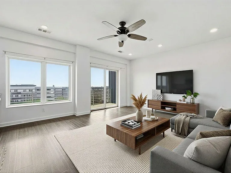 4361 S Congress Ave #526 — Photo 1