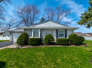 902 Sunshine Ct, Lockport, IL 60441