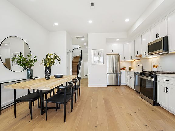 3rd image of 808 12th St NE #3