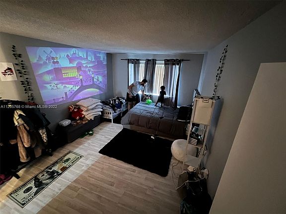 3rd image of 1225 NE 124th St APT 27B