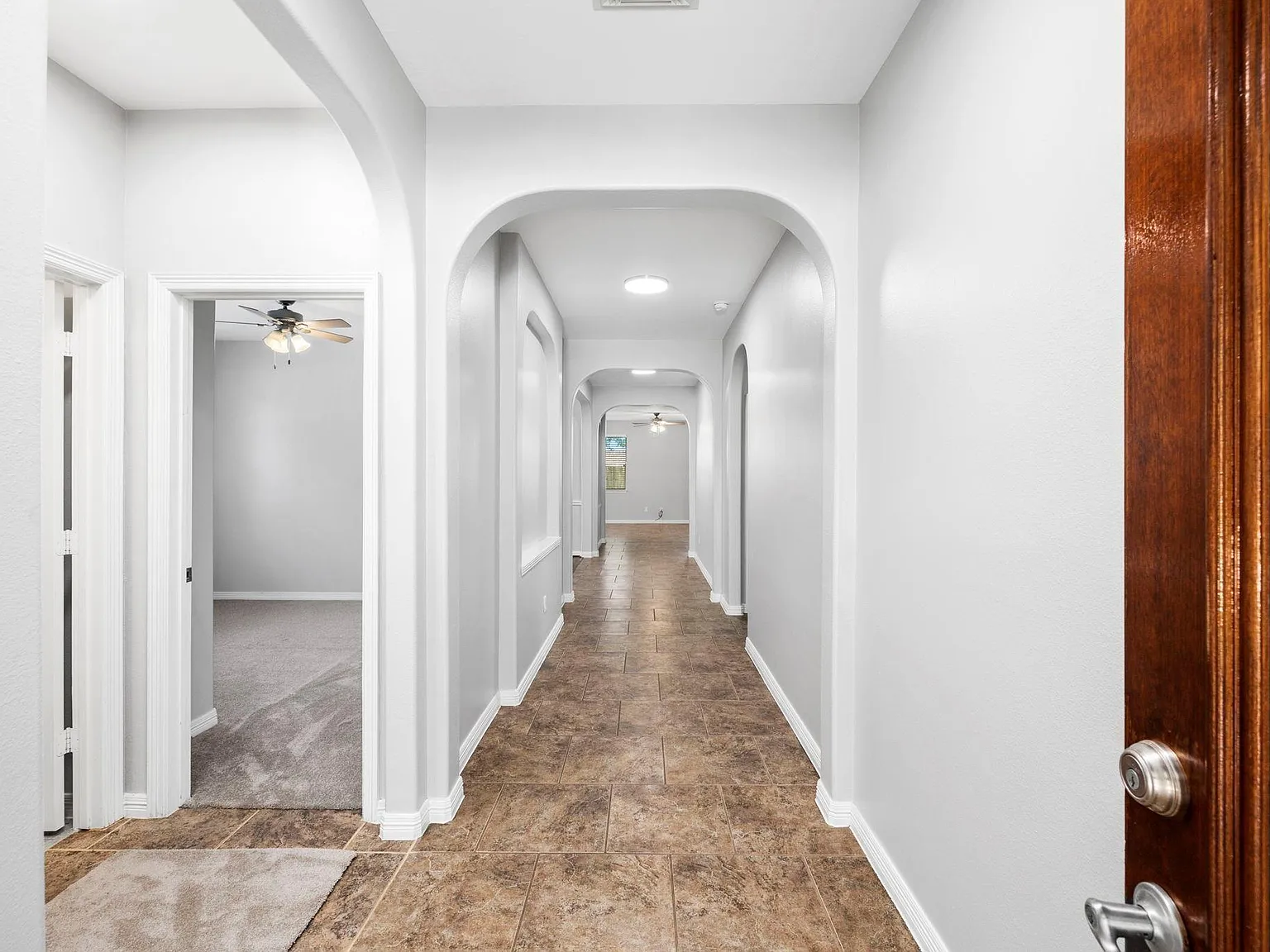 4 bed, 2.0 bath, 1940 sqft, $2,300 — Photo 4