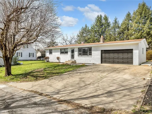 124 E Hillcrest Dr, Wellsburg, WV 26070