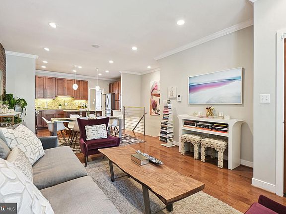 2nd image of 131 Quincy Pl NE #1