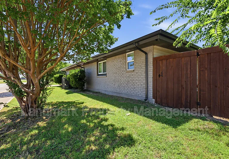 4351 Altamesa Blvd — Photo 30