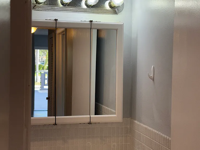 615 NE 10th St #104 — Photo 11