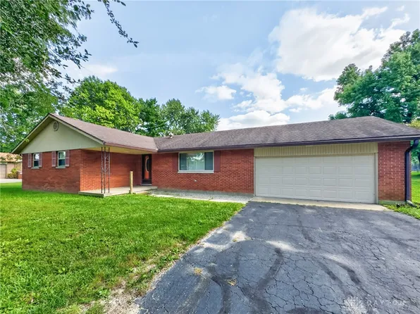 340 Essex Dr, Tipp City, OH 45371