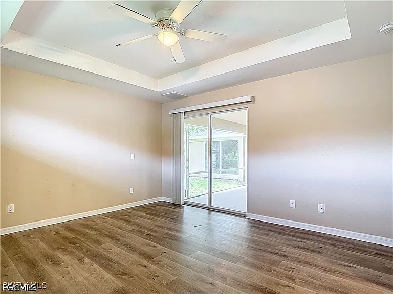 1726 Trafalgar Pkwy — Photo 23