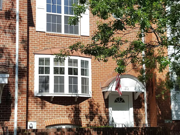 1210 N Vernon St — Photo 2
