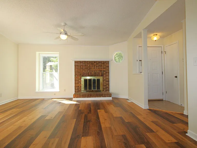 3032 Chenango Dr — Photo 4