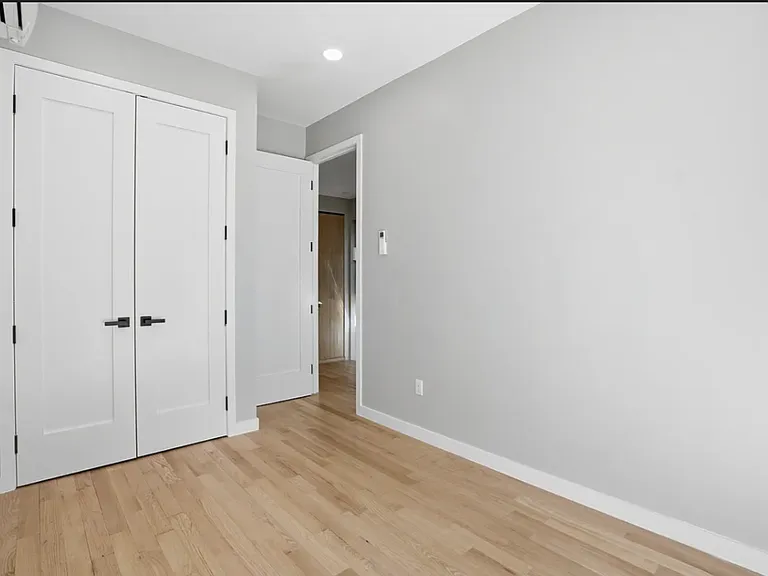 356 E 8th St #100 — Photo 15