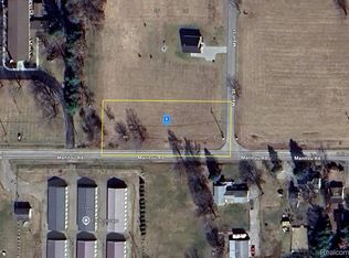 400 Manitou Rd, Manitou Beach, MI 49253