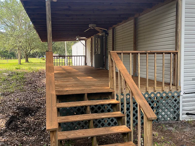2025 Crestview Ct — Photo 3