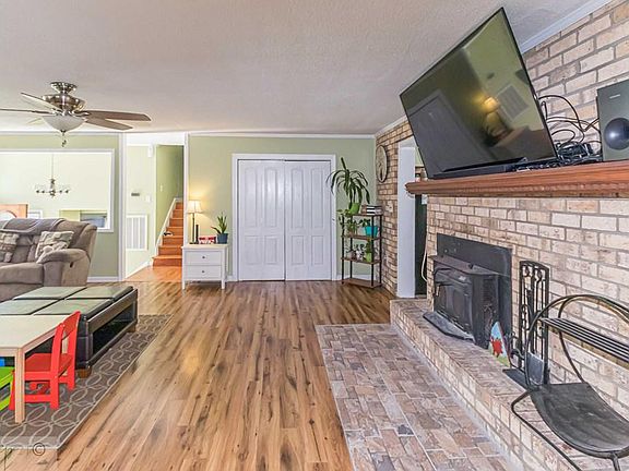 3rd image of 305 Horseshoe Dr