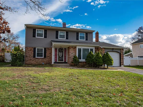 33 Mount Rainier Avenue, Farmingville, NY 11738