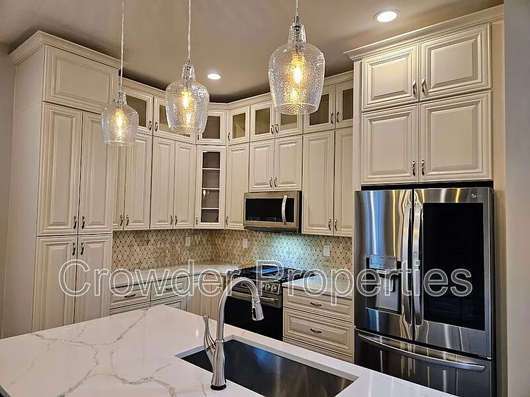 1016 Condon St — Photo 6