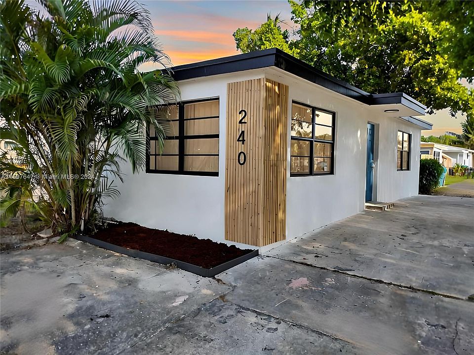 1st image of 240 N Palm Dr