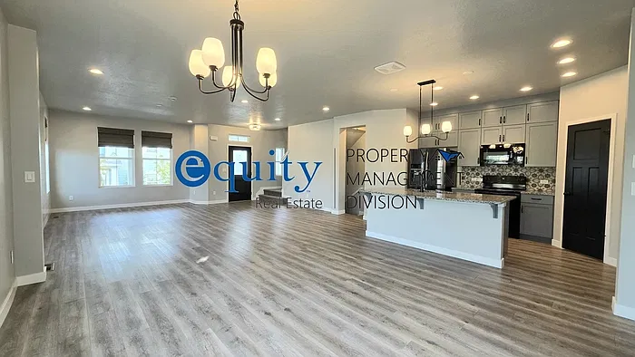 4 bed, 3.5 bath, 2865 sqft, $2,800 — Photo 4
