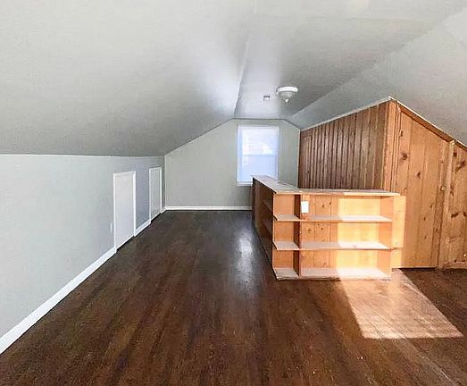 5th image of 11831 Beaconsfield Ave