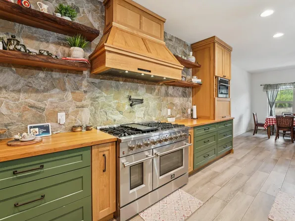 156 Three Creeks Dr, Bertram, TX 78605