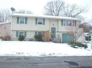 41 Lions Dr, West Warwick, RI 02893