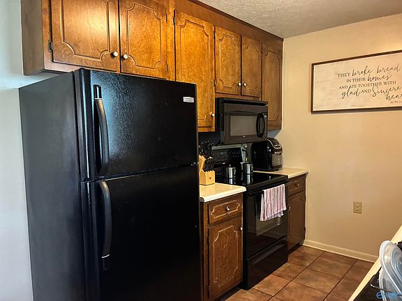 5th image of 403 Macbeth St
