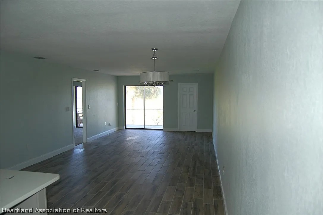 2 bed, 2.0 bath, 1148 sqft, $1,400 — Photo 2