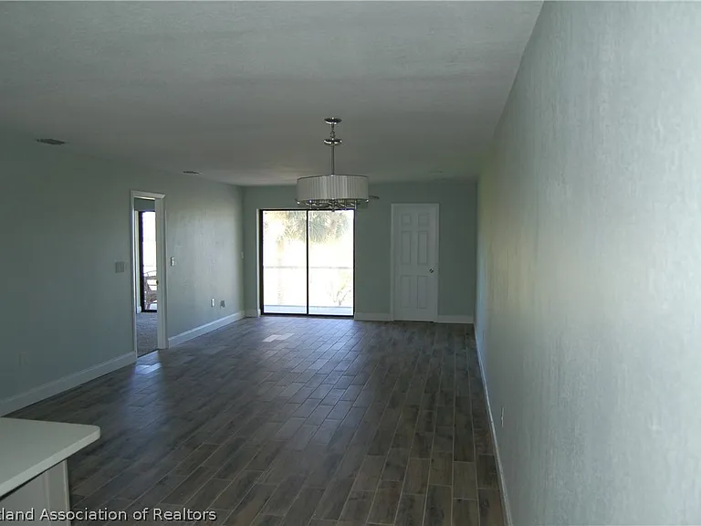 3619 Edgewater Dr — Photo 2