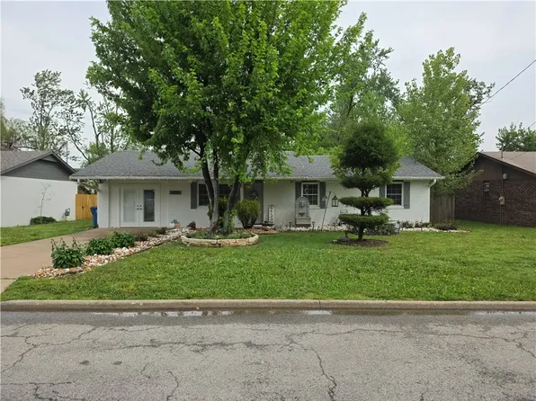 1001 SE 11th St, Bentonville, AR 72712